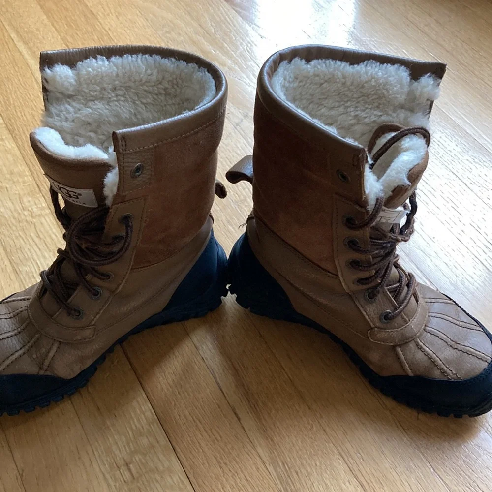 UGG Brown Leather Lace-Up Winter Boots with Shearling Collar